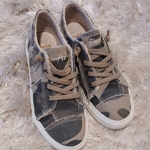 Blowfish Black and Tan Casual Sneakers